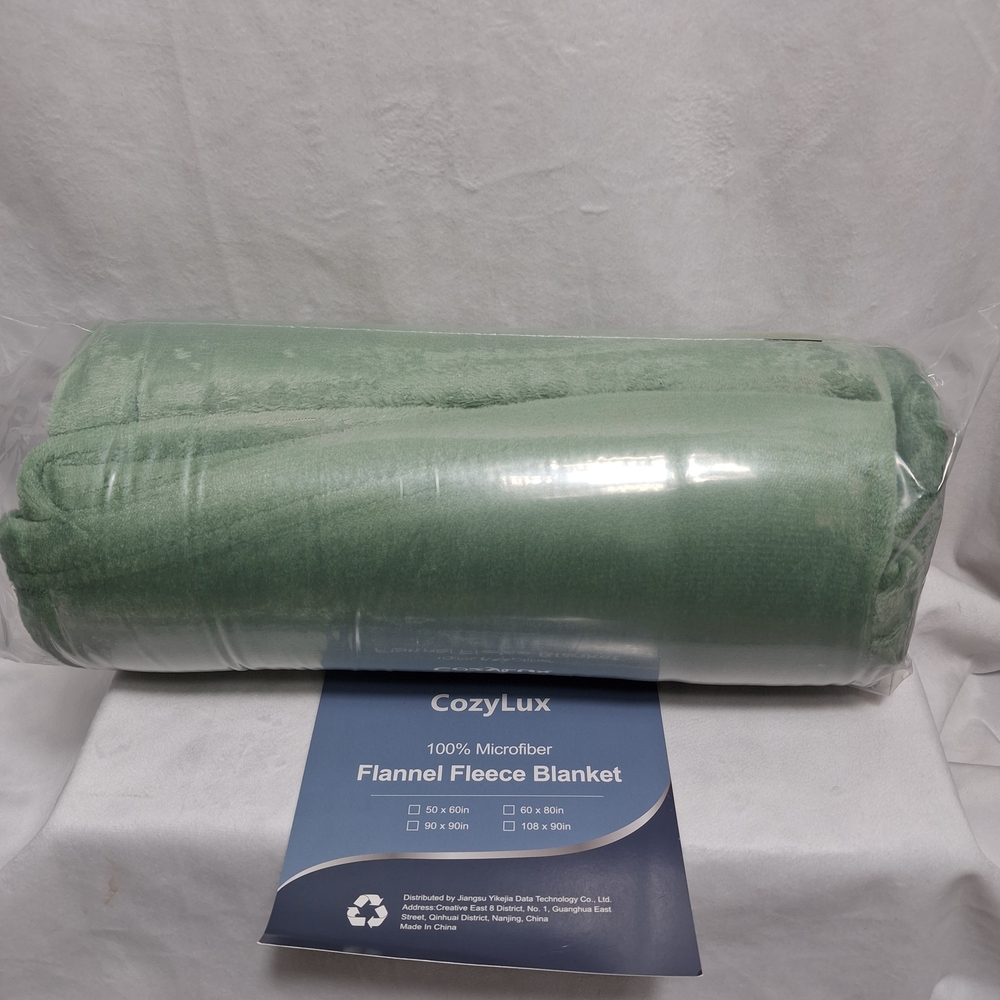 Premium Microfiber Blanket - Durable and Anti-pilling - New in Box